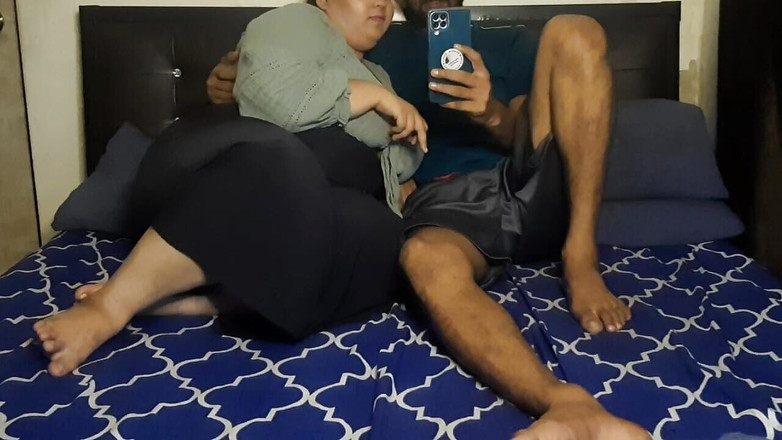 SameerPhunk: Büyük memeli büyük götlü Hintli iri güzel kadın erkek arkadaşıyla...