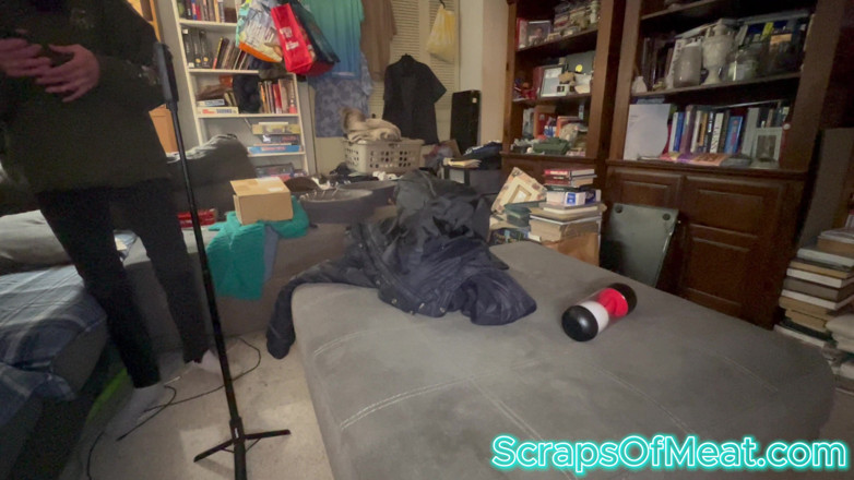 J13D75: This Cumslut Tries Out a New Toy From the Bad...