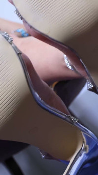 Sotto i piedi e i tacchi della principessa pov