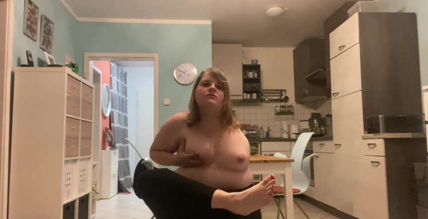 Deutsche Anna: Doar un videoclip spontan pentru toți iubitorii de picioare dintre...