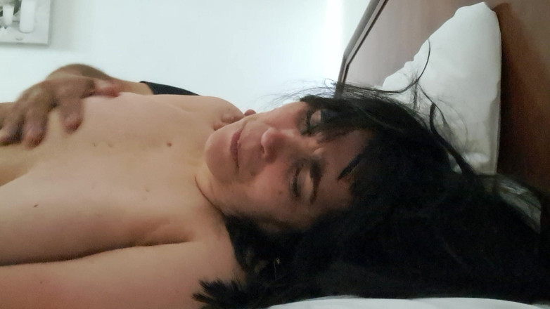 Mommy big hairy pussy: MILF получает ласки и сильный, но насыщенный анальный удар