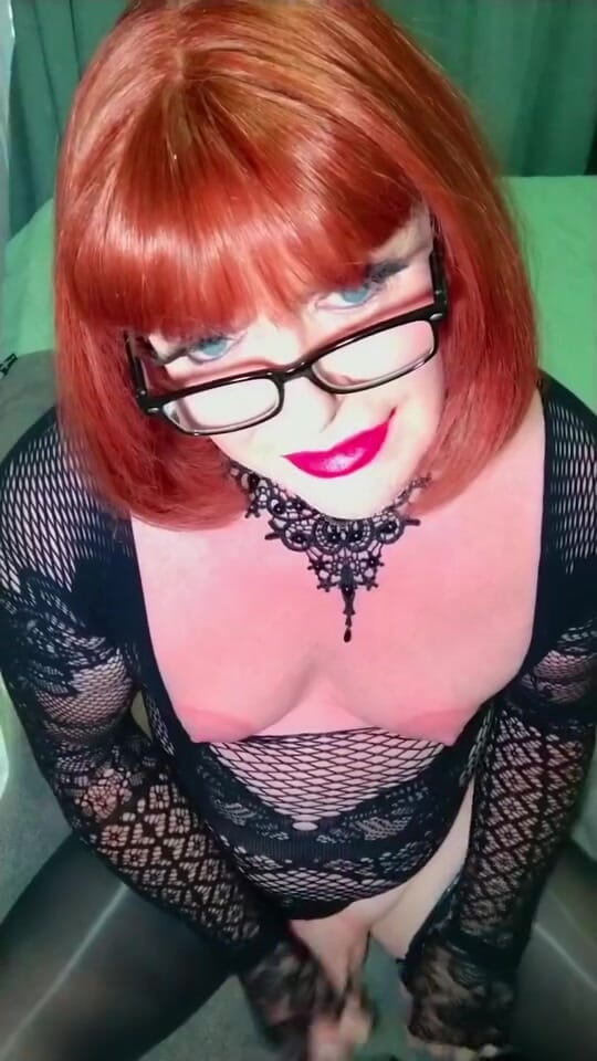 Emma Browne: いたずらっぽい赤毛の女装者