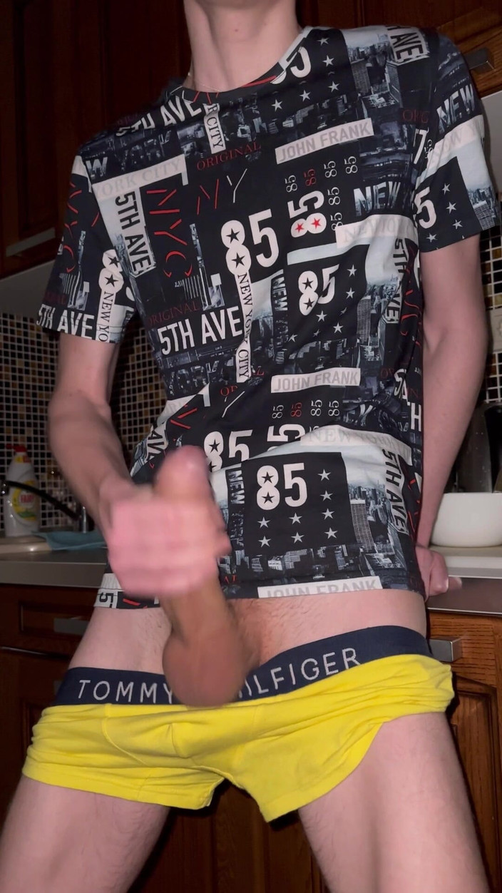 Morflot24: Non mi masturbo da due giorni