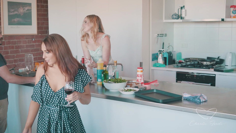 CharlieForde: Dîner avec Charlie Forde, Nova Hawthorne, Woody Alyx, Violet Devine,...