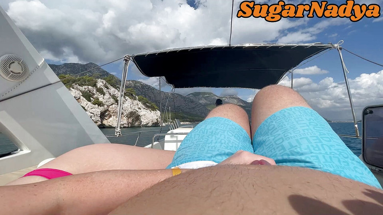 SugarNadya: SugarNadya mi ha fatto venire su una barca turistica