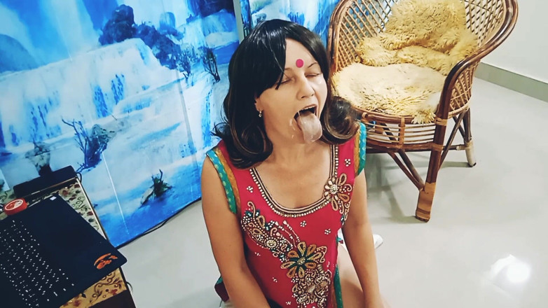 Bolly Karma: Cewek sange ini merilis tubuh bahenol tante seksi ini dengan...