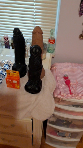 Victoria Lecherri: Showing off all the toys and objects i am going...