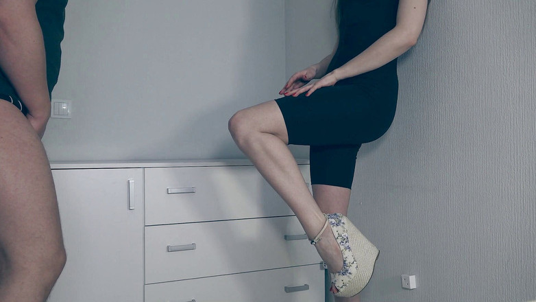 Homemade ballbusting: Đôi giày cao gót mới của tôi và những quả...