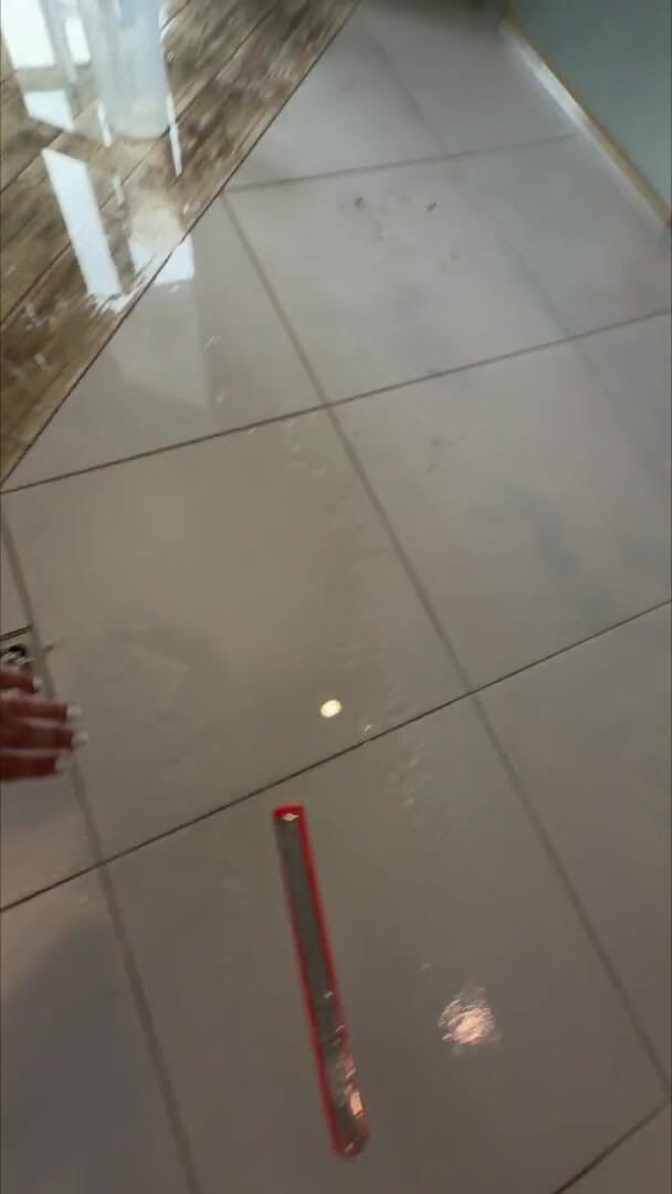 PeeAriel: Extreme Long Distance - Powerful Pee Flow From a Full Bladder -...