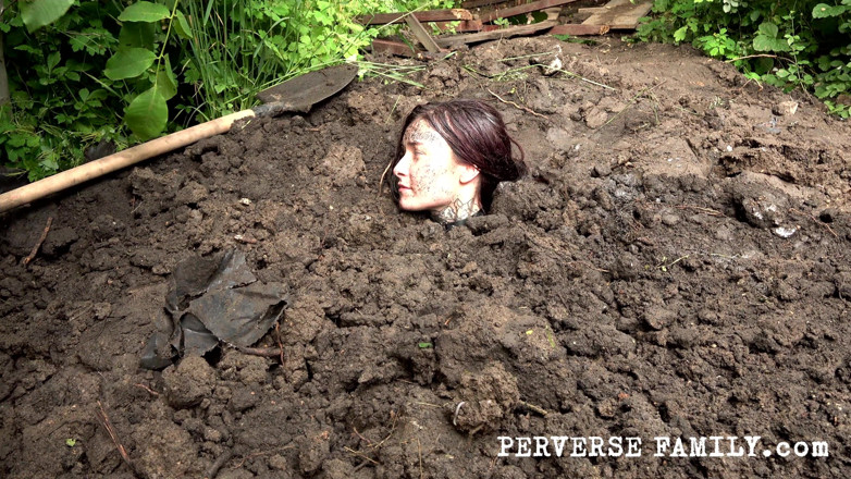 Perverse Family: Perverse Family 37.3 (season 3) Dirty Garden Play