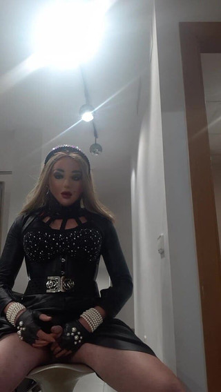 Tatiana Zorrita: Tatiana Confined