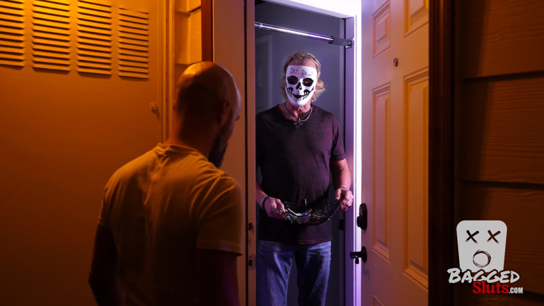 Dirty Desert Productions: Truc sau tratament: gospodina curvă suge 3 vecini de Halloween