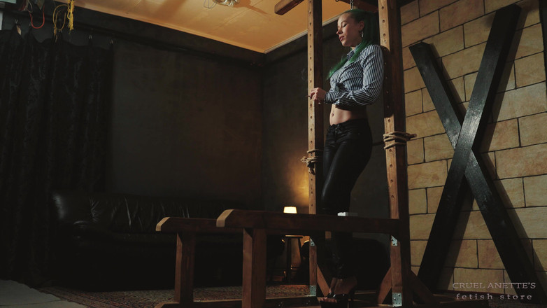 Cruel Anettes fetish world: Sam po długim dniu