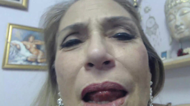 Melissa Johnson: Chupa mis tetas spitcovered y luego besame profundo