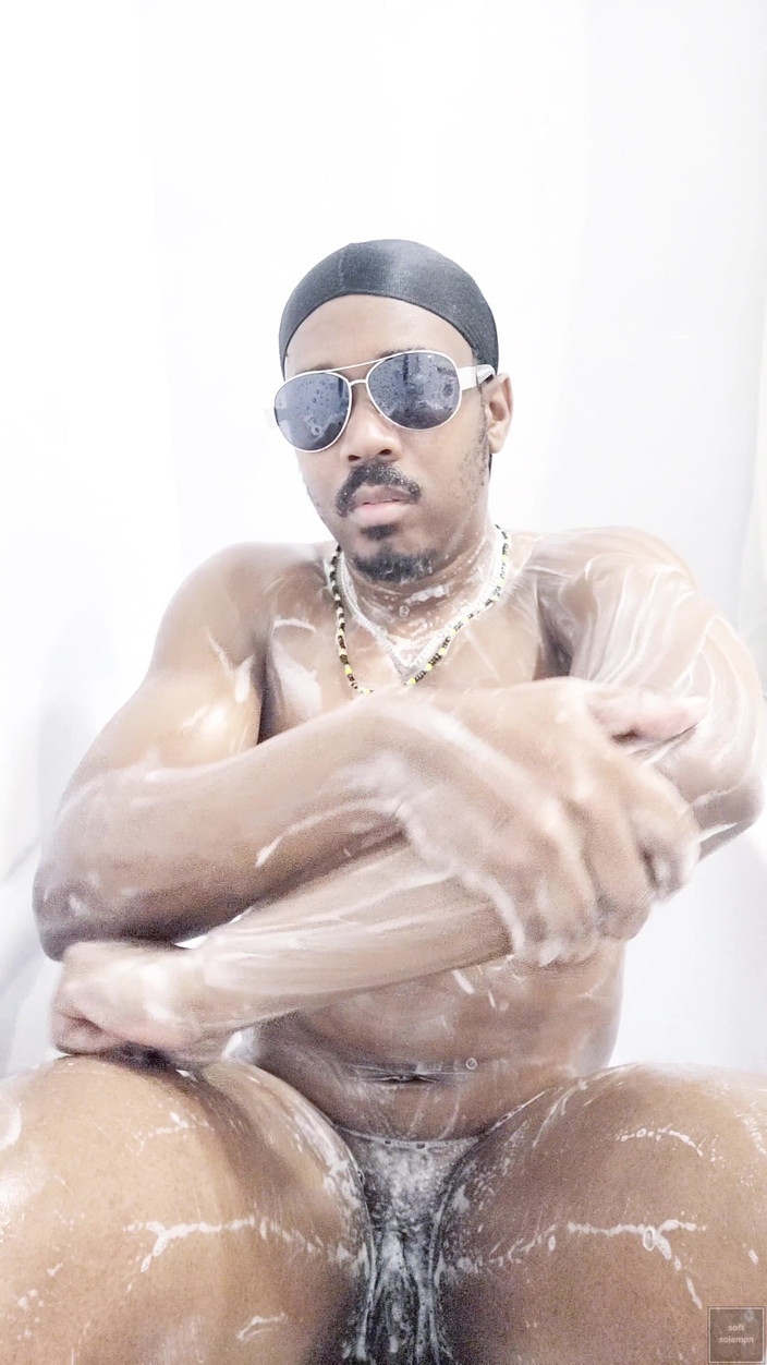 Soft Soleman: Saya mandi (tiada pakaian) (2025)