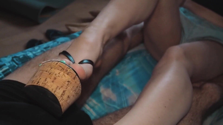 Whitekitten: Wedge Sandals Shoesjob, Footjob dan Handjob