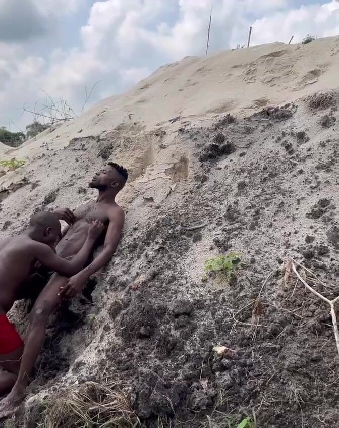 Purplecum: Onu nehirde siktim