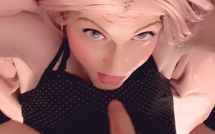 Emily Meadows: Îmi sug propria pulă până când ejaculez