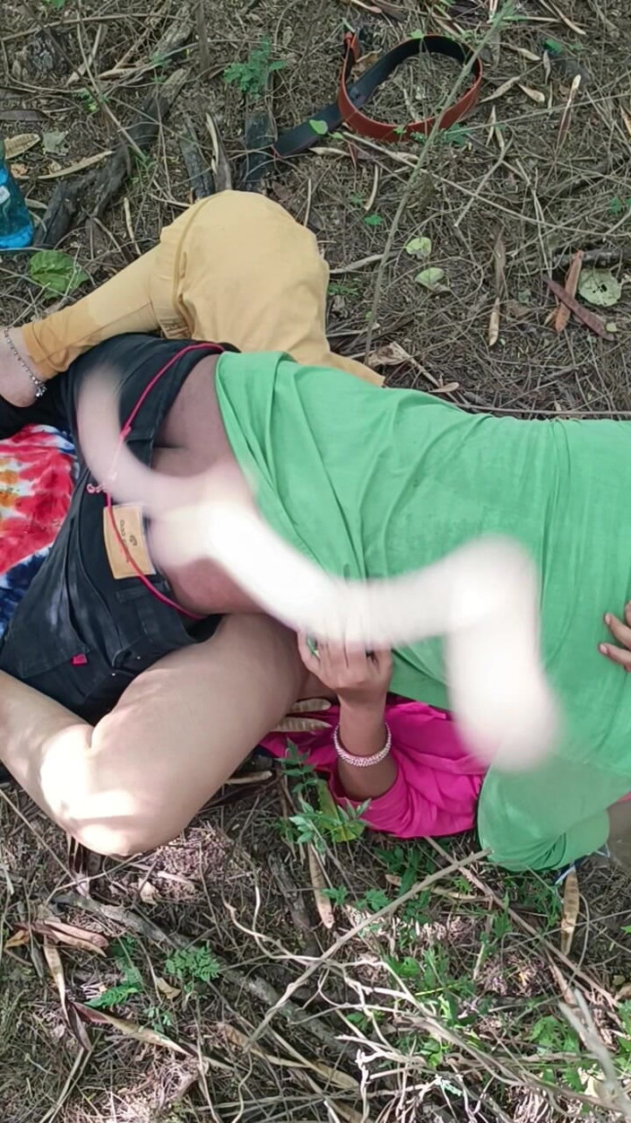 Desigirlsiri: Desi Hot Indian Aunty Fucking in Outdoor with Voice Telugu