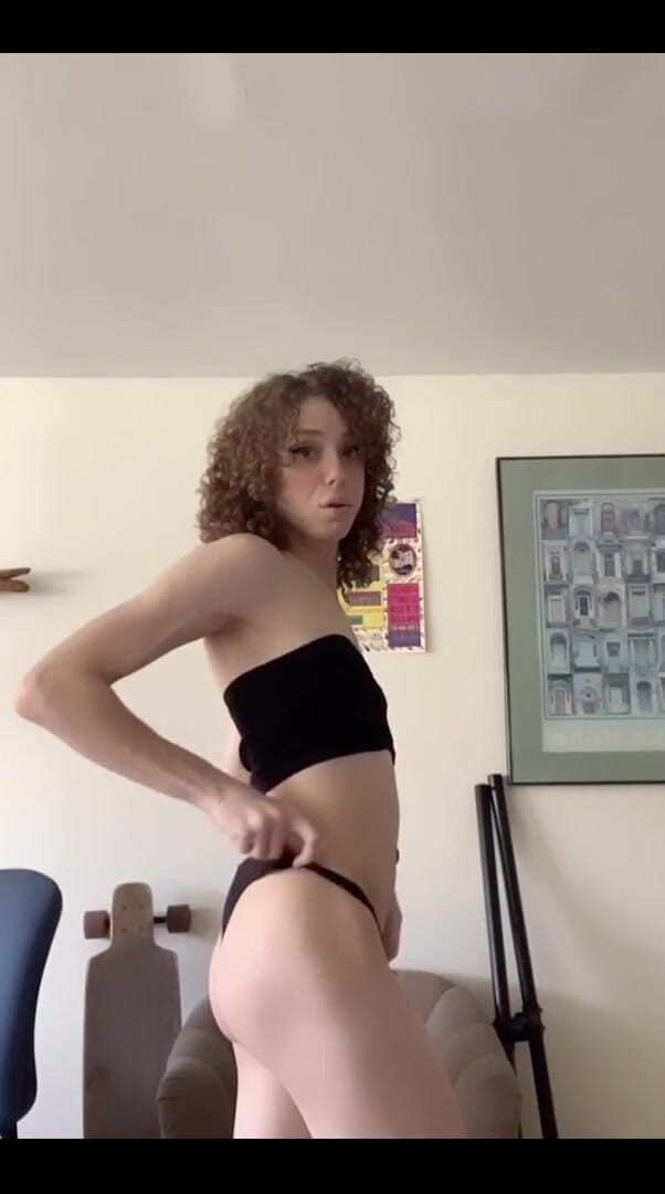 Tia Tizzianni Productions: 私のBFは私とセックスするのに遅れました