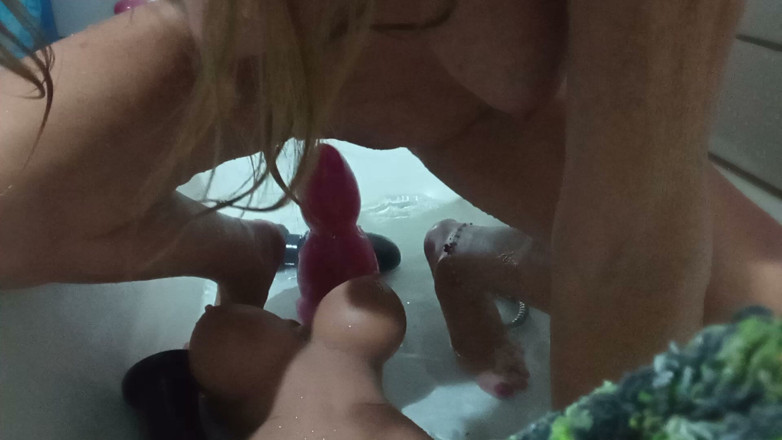 Lizzy Yum: Lizzy Yum Sd October 2026 Bathing Masturbation Dilating