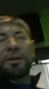 Latino bonito transado por um cara barbudo