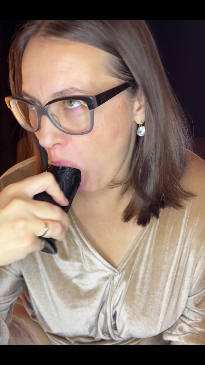 Crypto Mommy: Voglio prendere il tuo cazzo nel mio palmo