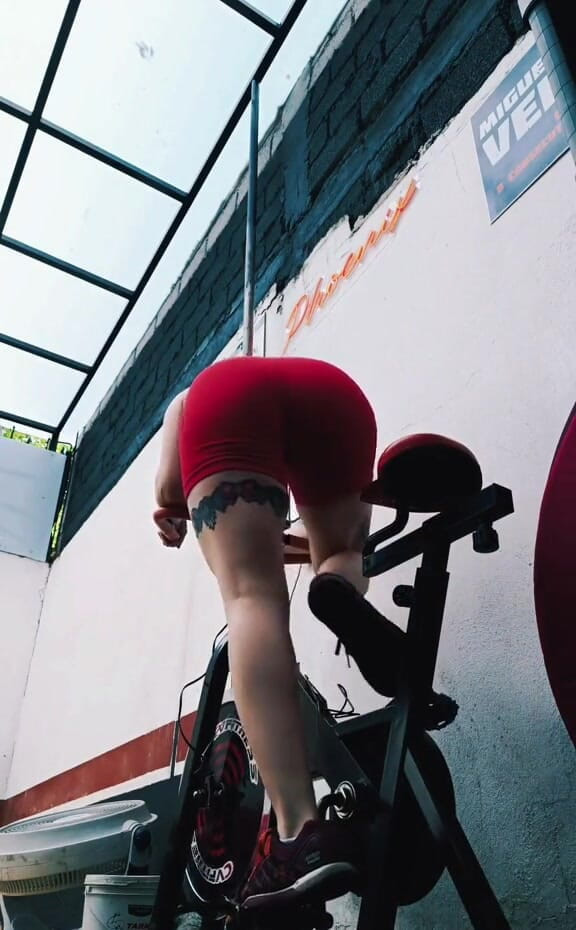 Candy Camille: Tôi sẽ tải lên một video như những người khỏa...