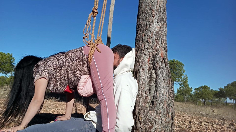 fartingclub01: Prdím mu do obličeje, zatímco ji drtím mezi můj zadek...