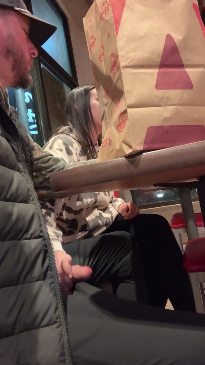 Mya Lane: Perjalanan jalan menjadi liar berkelip dan berkongkek di merata-rata!