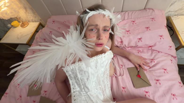 Arisha Mills: Купідон прийшов забрати моє серце, але отримав сперму на обидві щоки