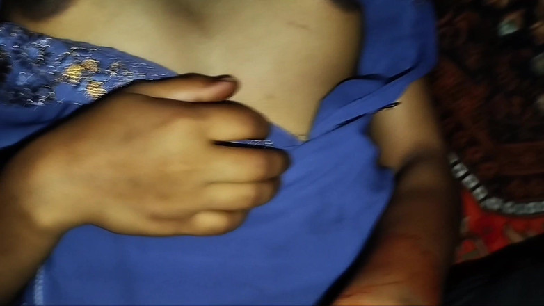 Deshi women: भारतीय सेक्सी गांव की लड़की को उसके प्रेमी को चोदकर संतुष्टि मिलती है