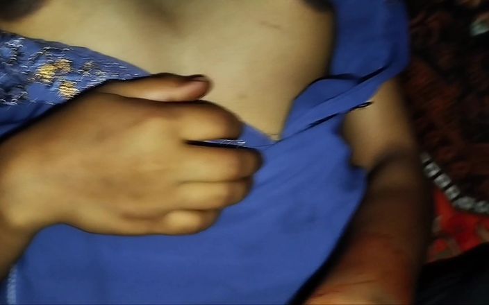 Deshi women: O fată indiancă sexy din sat are parte de satisfacție...