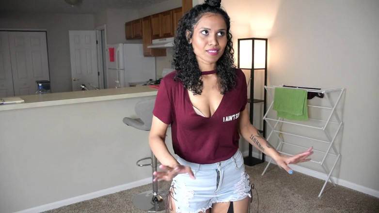 Horny Lily: Zengin şımarık üvey kız pahalı bir çanta istiyor ama üvey baba göt istiyor