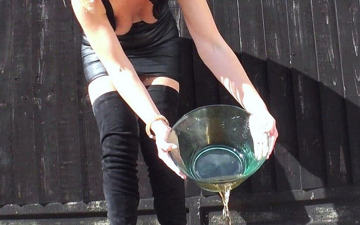 Red Heaven Media: 주현절과 오줌 펀치