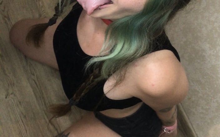 Sweet Sansarella: Bondage, crochet au nez, bondage à genoux avec un gode sucé