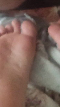 Играю С Подошвами Подруги, Пока Она Читает.