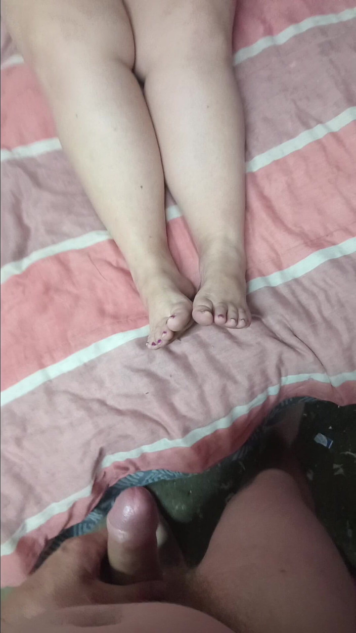 Footfetish productions: Stacy의 발을 핥고 키스하고 풋잡을 해주고 발에 사정하기