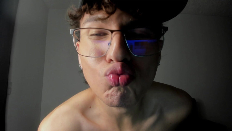 Mugi: Un cazzo grosso e tanto sperma