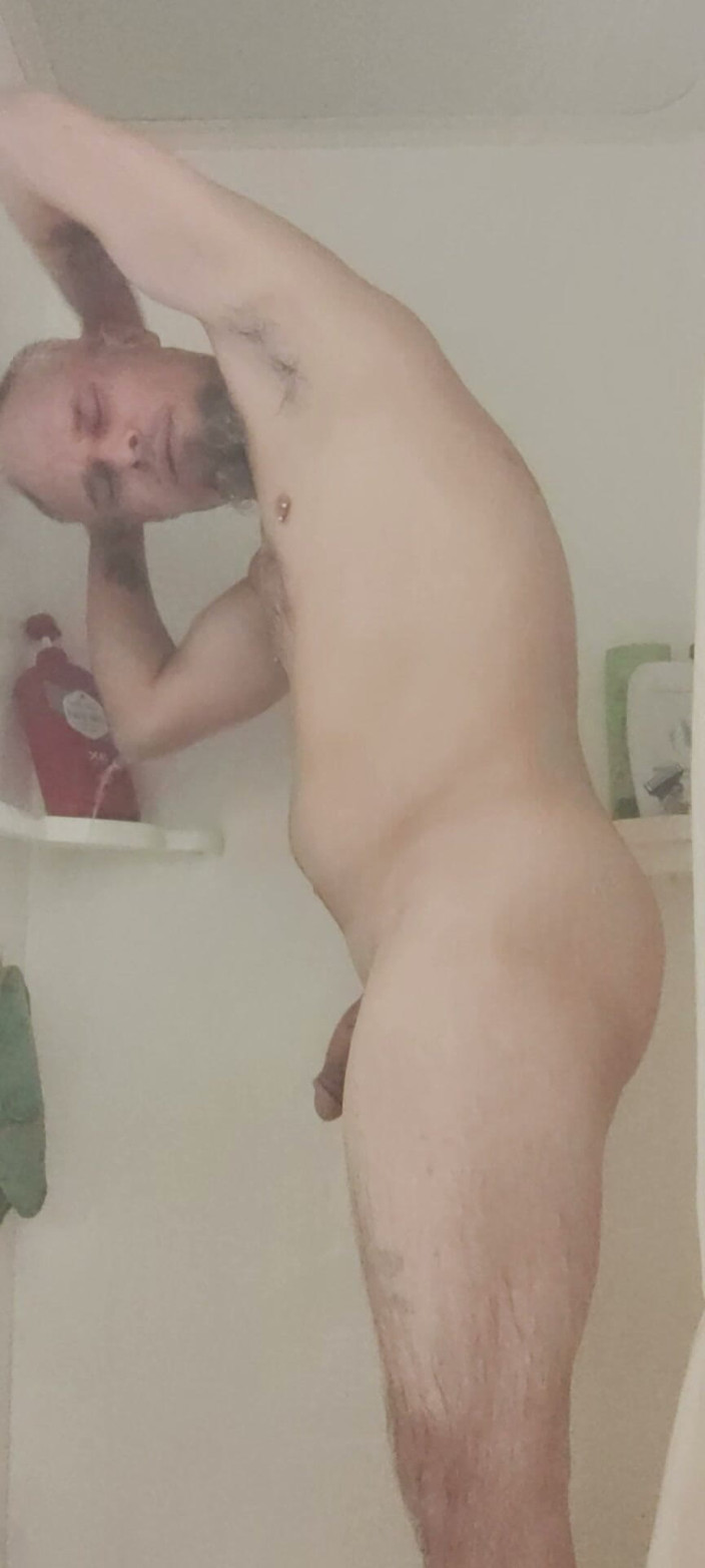 LonelyDucky369: Hai să dăm duș