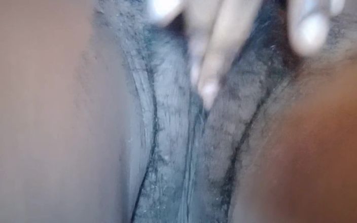Super sexy ebony cuties: Close-up wrijvend over mijn harige zwarte poesje Muilti orgasmes