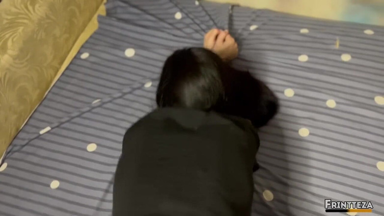 Frintteza: Tirei minhas leggings e fodi com força, tapa na bunda