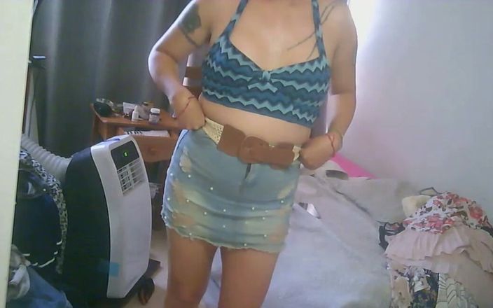 Nikki Montero: Trying out new fit during my webcam show!