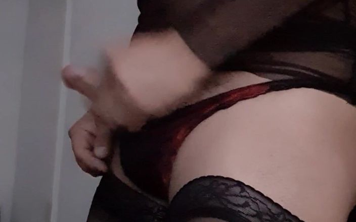 Sexy shinny clothes: Masturbace s robertkem Sissy v černém prádle