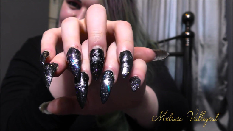 Mxtress Valleycat: Sci-Fi nails tease