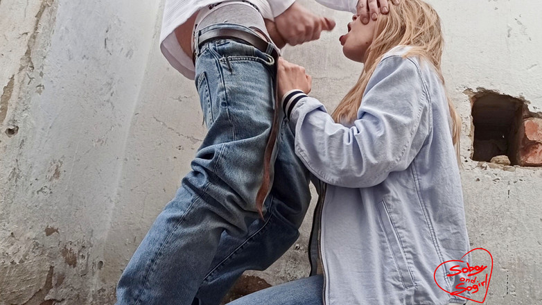 SOboyandSOgirl: Éjaculation dans la bouche pendant la récréation a aidé à soulager...