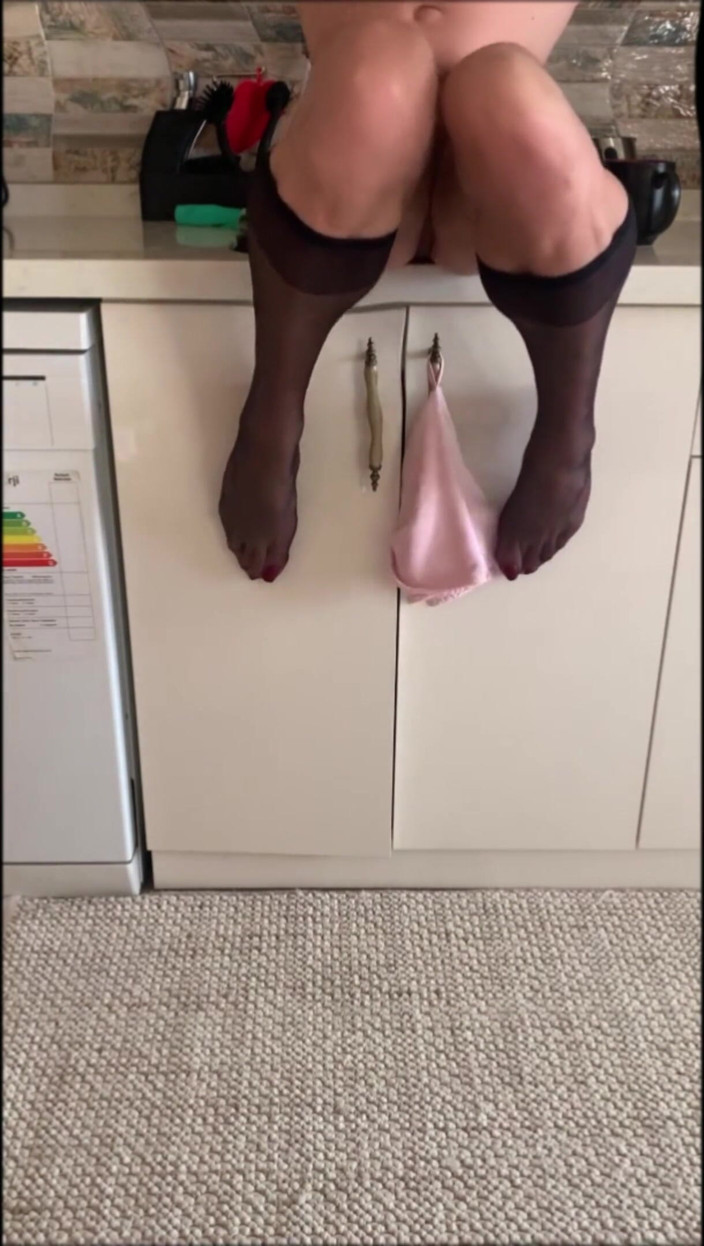 cd_aysemmm: Do you like 18 yo girls with small dicks?
