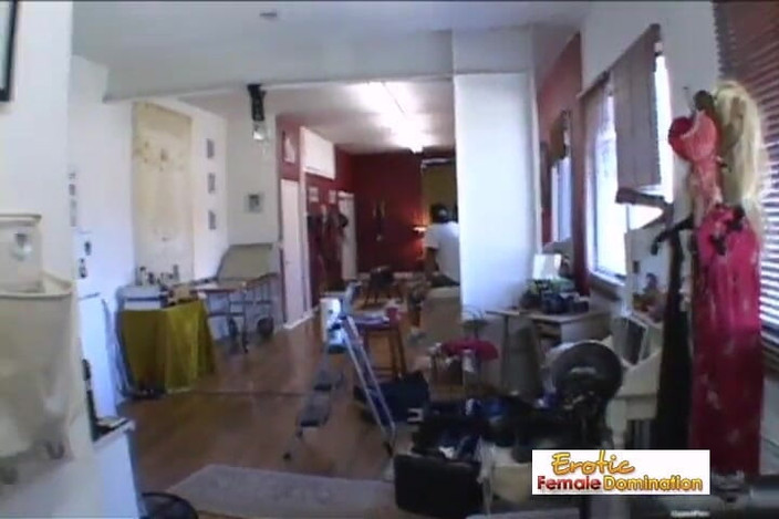 Erotic Female Domination: Le pornostar condividono informazioni personali dietro le quinte