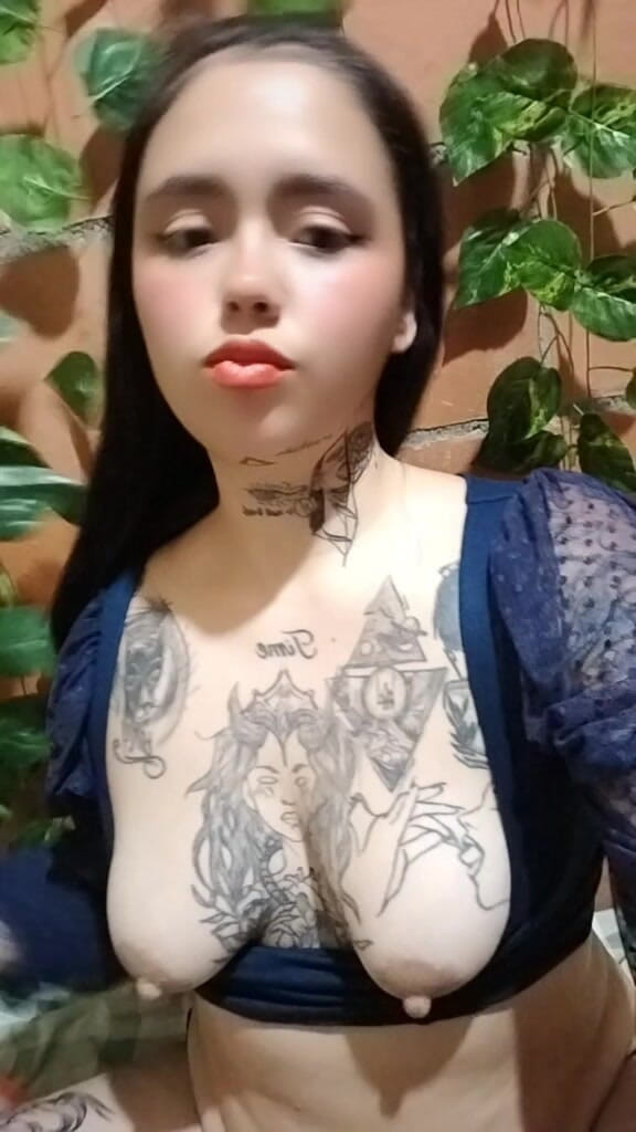 Dalyla: Вагітна з вітчимом торкається себе, поки він її бачить