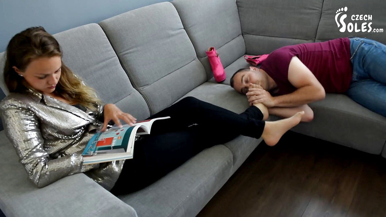 Czech Soles - foot fetish content: Collant puzzolenti della sorellastra, stivali e piedi fantasia